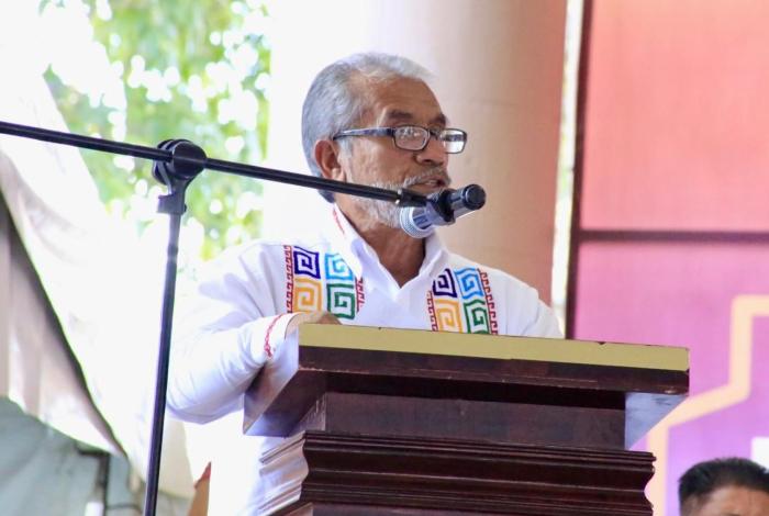 Alcalde de Paracho agradece a Gabriela Molina en Feria de la Guitarra