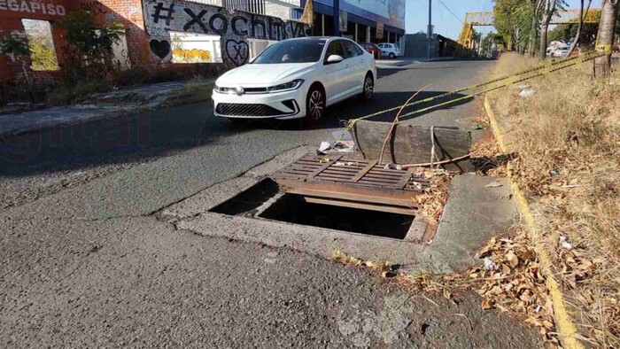 Alcantarillas en mal estado ponen en riesgo a conductores