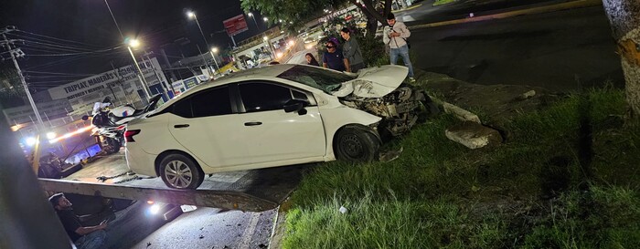 Alcoholizado sujeto provoca choque, huye y reporta su auto como robado; fue requerido