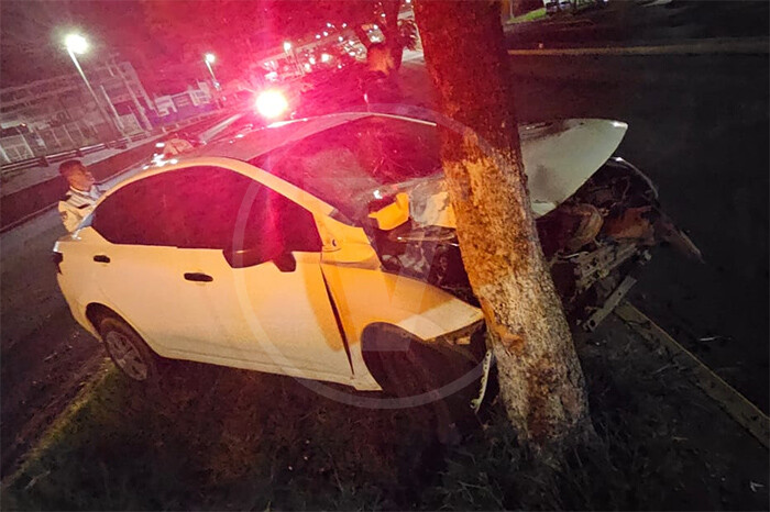 Alcoholizado, sujeto provoca choque, huye y reporta su auto como robado, en Morelia; fue requerido