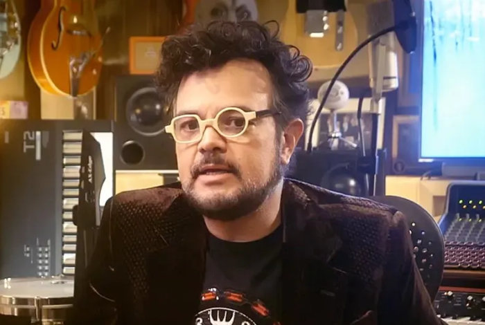 Aleks Syntek critica a la prensa y redes sociales