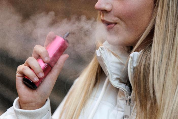 Alertan contra el peligro de los sabores y el diseño técnico de los vapeadores