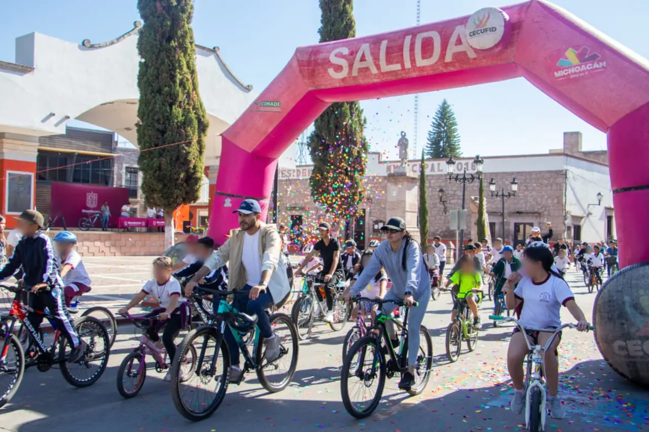 Alexis Velázquez fortalece la convivencia y el deporte con exitosa Rodada Escolar