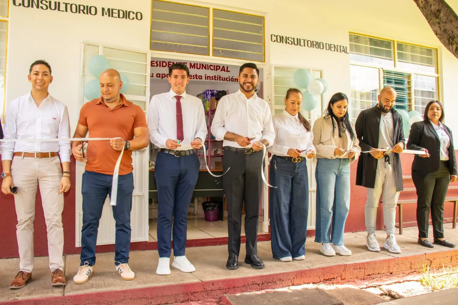 Alexis Velázquez inaugura nuevas instalaciones del consultorio médico y dental del DIF