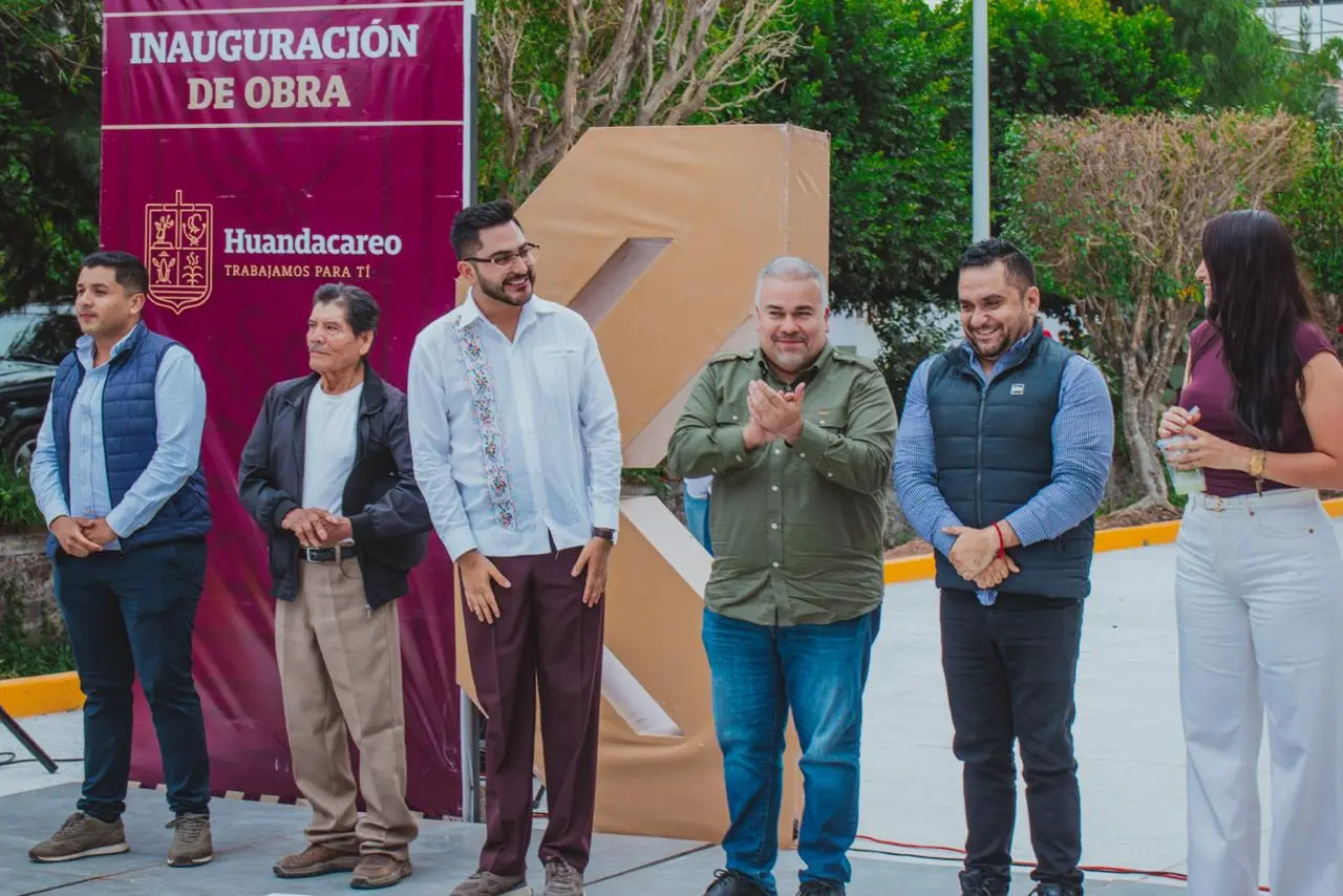 Alexis Velázquez inaugura calle en la Tenencia de Capacho