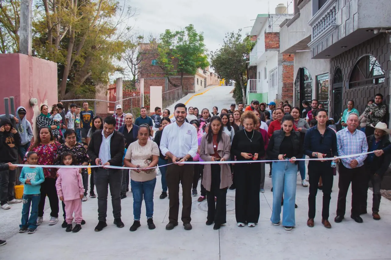 *Alexis Velázquez inaugura rehabilitación integral de la calle Miguel Hidalgo en La Estancia*
