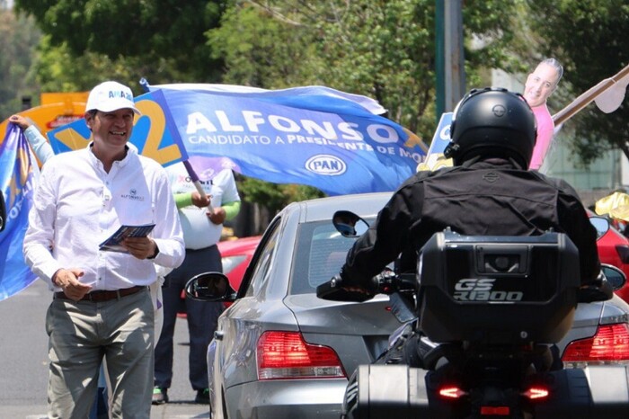 Alfonso Martínez acompaña a brigadas en calles y avenidas de Morelia