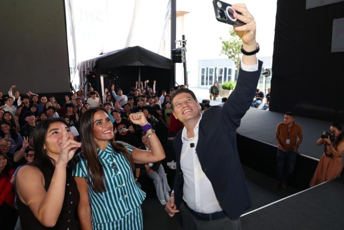 Alfonso Martínez enciende la chispa de los jóvenes con encuentro ‘Conecta +’