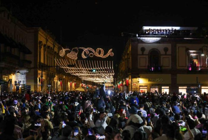 Alfonso Martínez hace brillar Morelia con Encendido Navideño ‘Luces por la Paz’