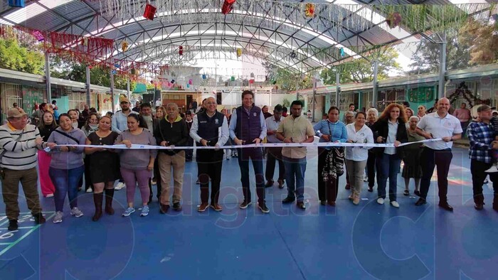 Alfonso Martínez inaugura techumbres en primaria y secundaria de Santa María de Guido