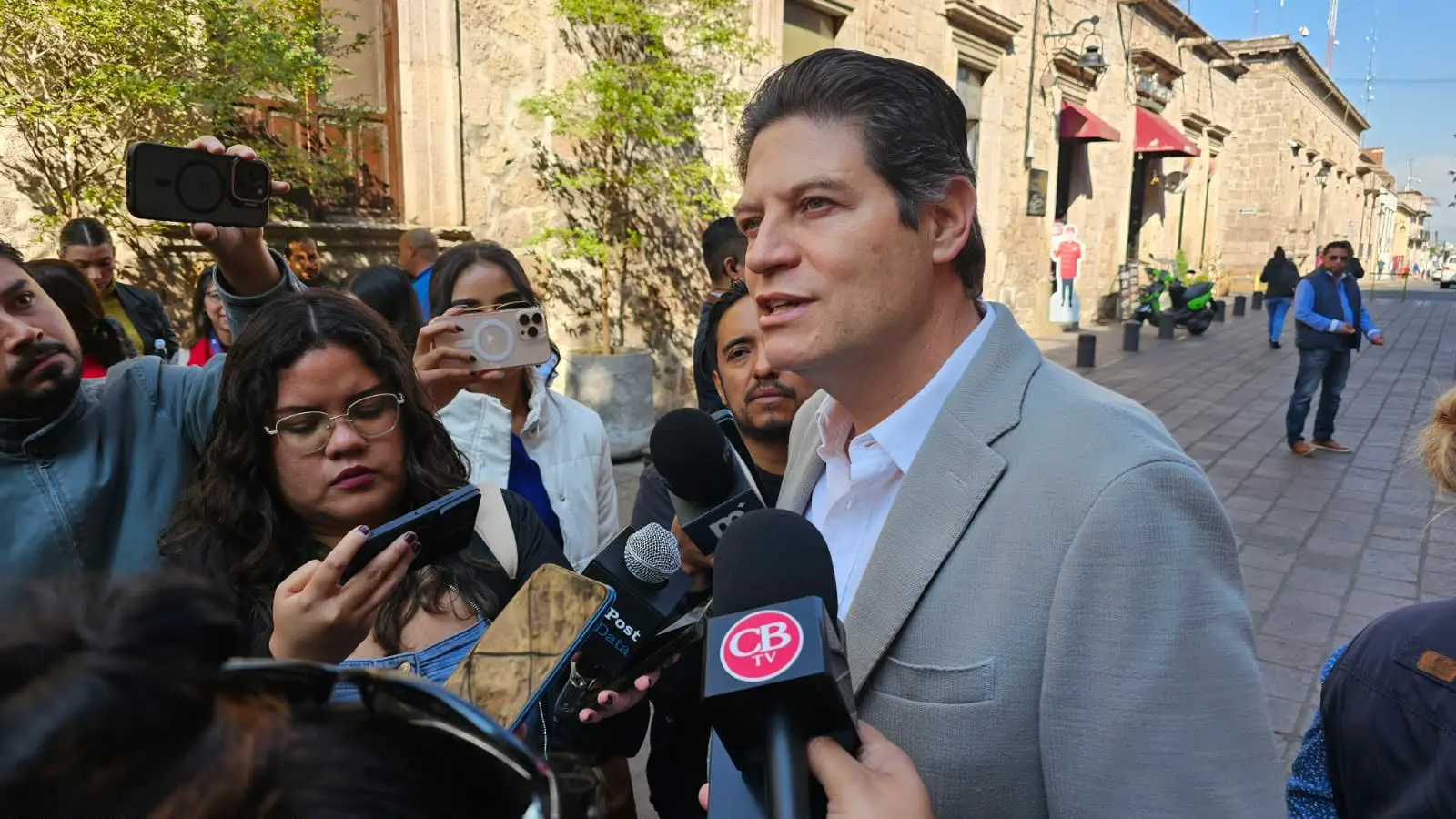 Alfonso Martínez lamenta el fallecimiento de Agustín Solorio, Coordinador Político del PT en Apatzingán