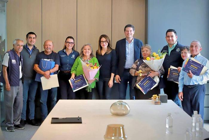 Alfonso Martínez reconoce la participación de Adultos Mayores en Acción en su día