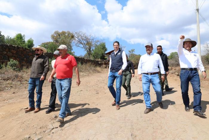 Alfonso Martínez rehabilita camino rural en Capula