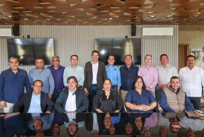 Alfonso Martínez se reúne con alcalde Carlos Soto y empresarios de Zamora