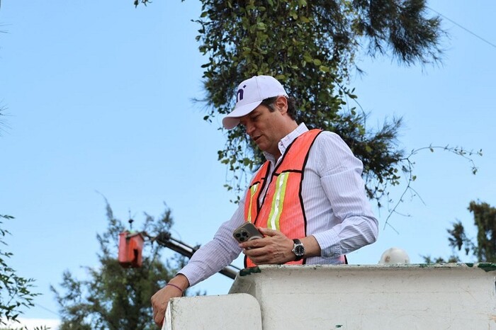 Alfonso Martínez supervisa poda sanitaria de árboles en Avenida Camelinas