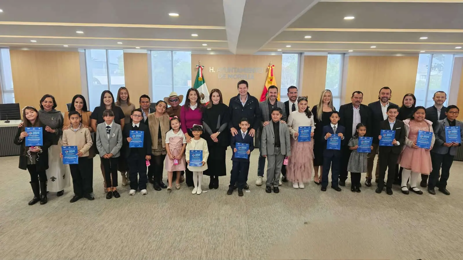 Alfonso Martínez toma protesta al Cabildo Infantil 2025-2026