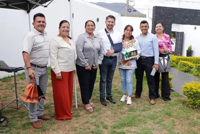 Alma Mireya González rinde homenaje a maestras y maestros de Quiroga por su vocación y compromiso