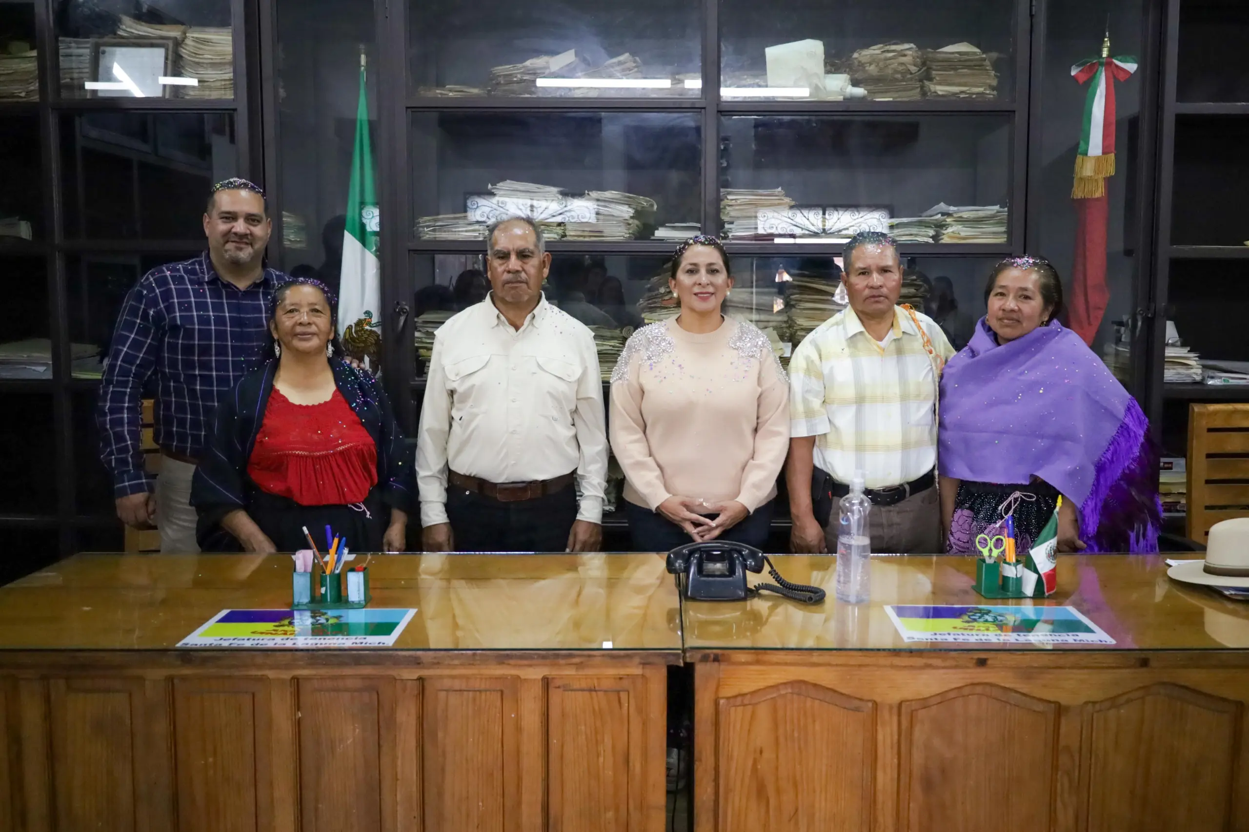 Alma Mireya González Sánchez toma protesta a nuevos Jefes de Tenencia de Santa Fe de la Laguna