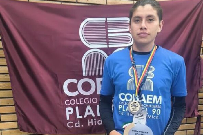 Alumno del Cobaem gana segundo lugar en competencia internacional de robótica