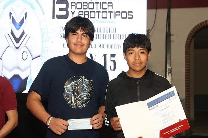 Alumnos del Cecytem ganan segundo y tercer lugar competencia de robótica