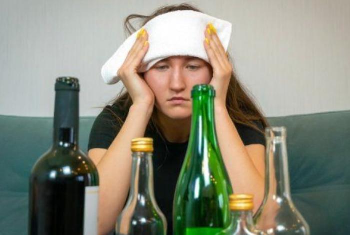 ¿Amaneció bien rica el agua? Te decimos cómo curarte la resaca