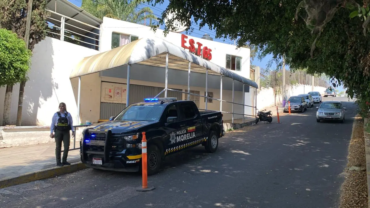 Amenaza de tiroteo llega a secundaria de Morelia; activan protocolo de seguridad