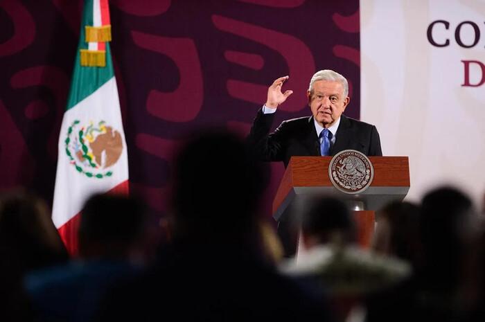 AMLO envía carta de despedida a Morena