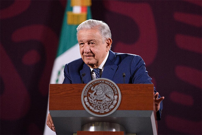 AMLO: No ha subido el precio de la gasolina, ha bajado, porque ya se procesa en México el petróleo