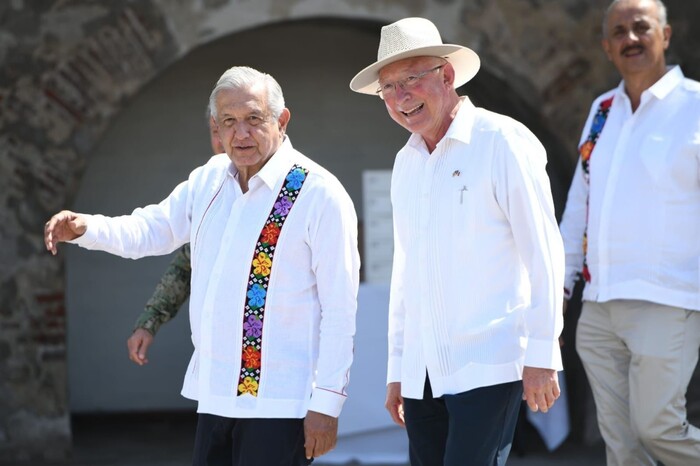 AMLO ‘pausa’ sus relaciones con Ken Salazar y embajada de Canadá