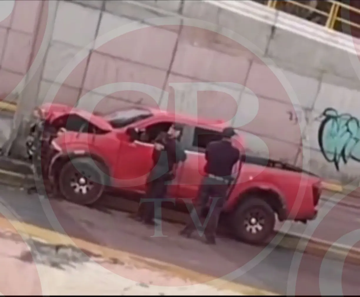 Andaba amanecido y choca su camioneta en Morelia