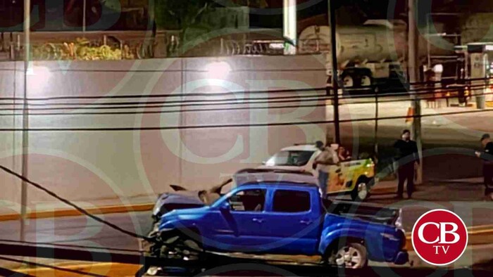 Andaba ebrio y vuelca con un niño en su camioneta