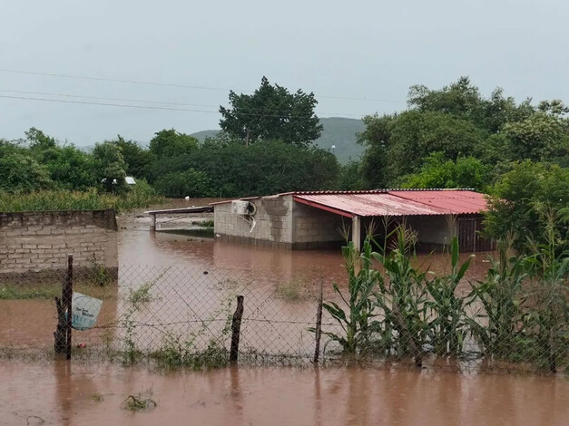 Ante afectaciones por “John”, CNTE Michoacán habilita centros de acopio