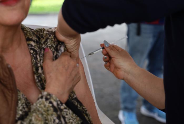 Ante el llamado nacional para vacunarse contra la 'supergripa', Michoacán asegura abasto suficiente en centros de salud