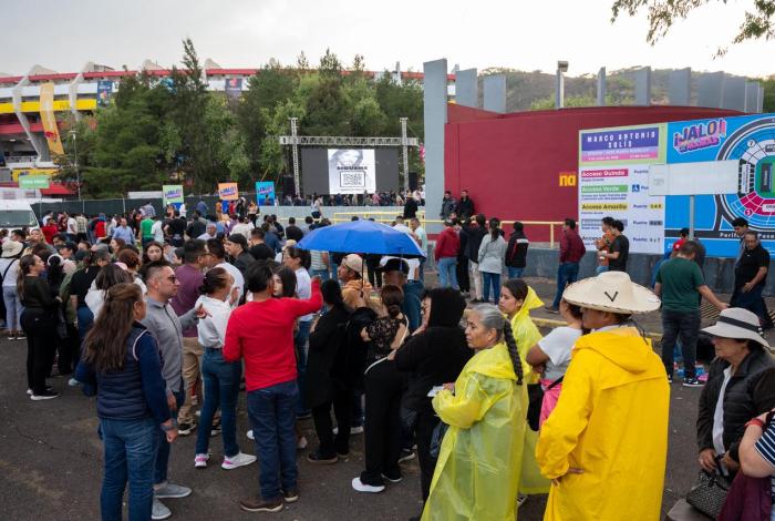 Antes de la tormenta, el huracán; abren acceso al Morelos para ver a ‘El Buki’