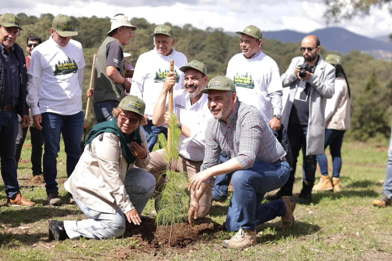 Anuncia Bedolla reforestación de 17 mil hectáreas con 10.5 millones de árboles