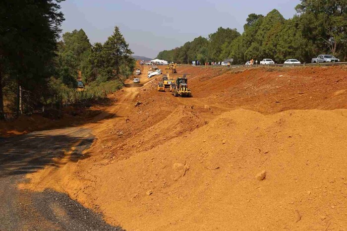 Anuncian ampliación del tramo carretero Nueva Italia-Lázaro Cárdenas en la Siglo XXI