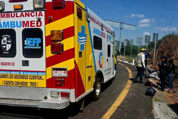 Aparatoso accidente deja dos lesionados, en la desviación a Zirahuén