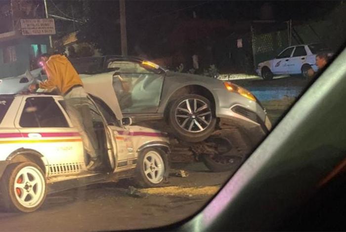 Aparatoso choque deja una persona lesionada, sobre la Calzada Benito Juárez, en Uruapan
