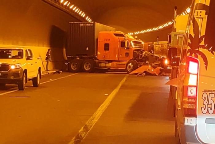 Aparatoso encontronazo de tráiler en la autopista Pátzcuaro-Cuitzeo