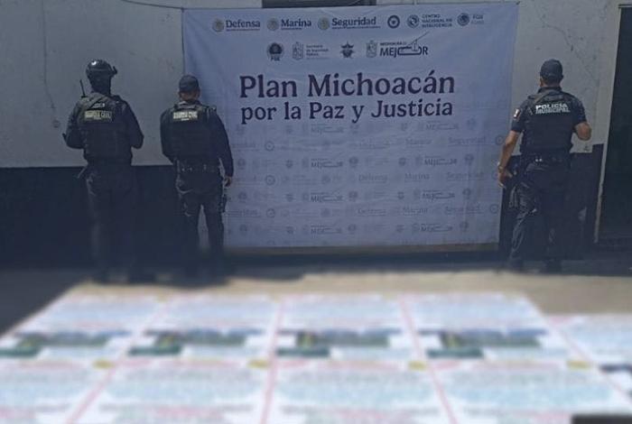 Aparecen nueve narcomantas en Puruándiro; autoridades las retiran tras reportes ciudadanos