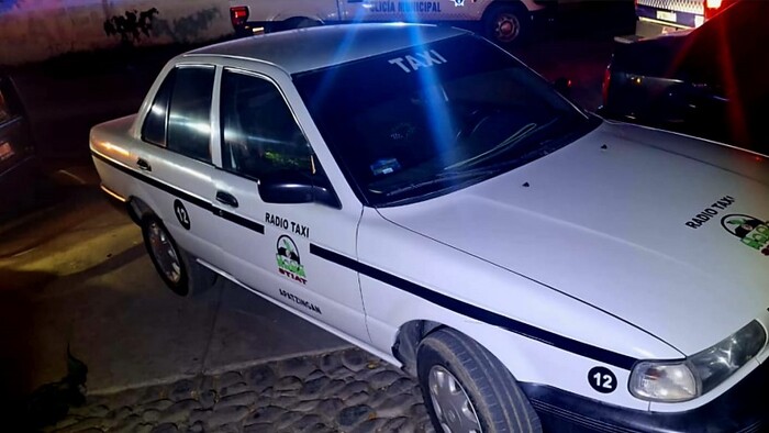 Apatzingán: Balacean a taxista y logra llegar al hospital