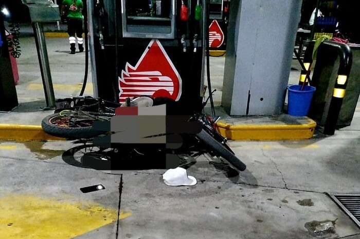 Apatzingán: Balean a tres motociclistas en gasolinera; dos mueren