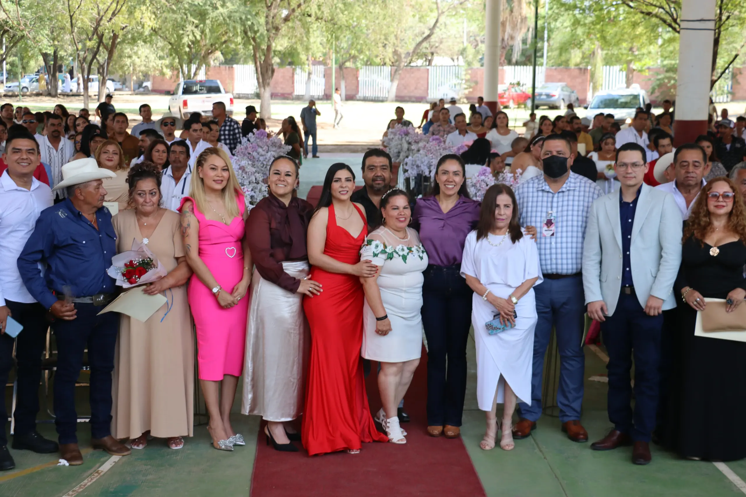 Apatzingán celebra el amor con bodas colectivas que reunieron parejas de la región