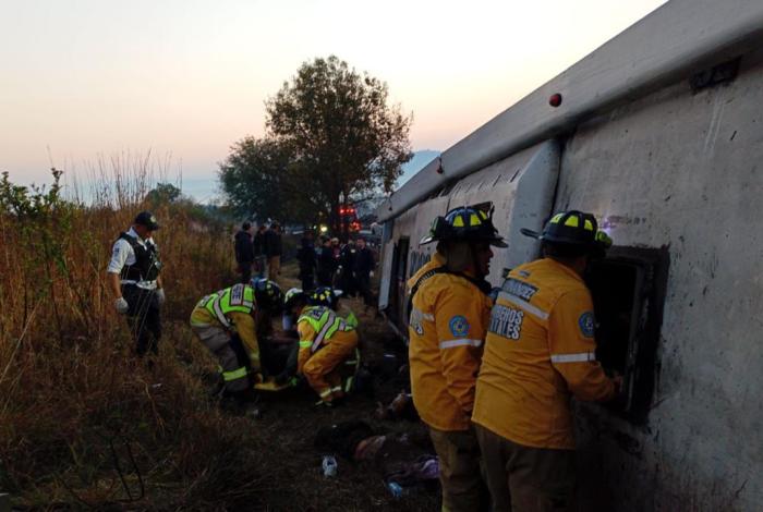 Apoya Gobierno estatal a afectados por accidente en la Morelia-Pátzcuaro