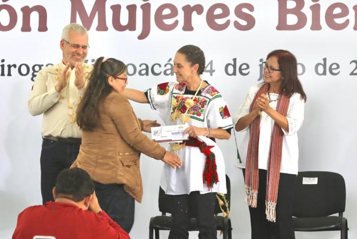 Apoyo histórico a las michoacanas; 146 mil reciben Pensión Mujeres Bienestar: Bedolla