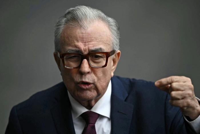 Aprueban nueva licencia a Rocha Moya; Congreso alista elección de interino