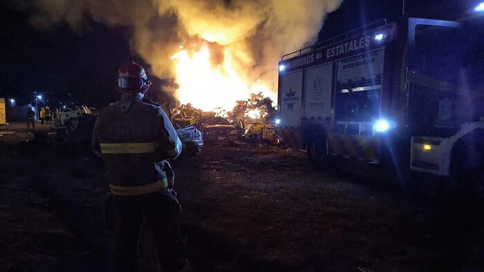 Arde corralón en la colonia Francisco Villa de Tarímbaro