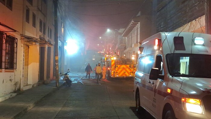 Arde el mercado Tariacuri, en Uruapan