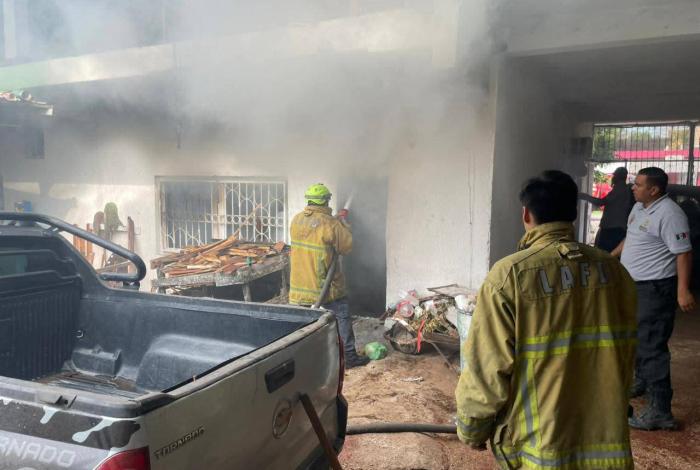 Arde vivienda deshabitada en Apatzingán
