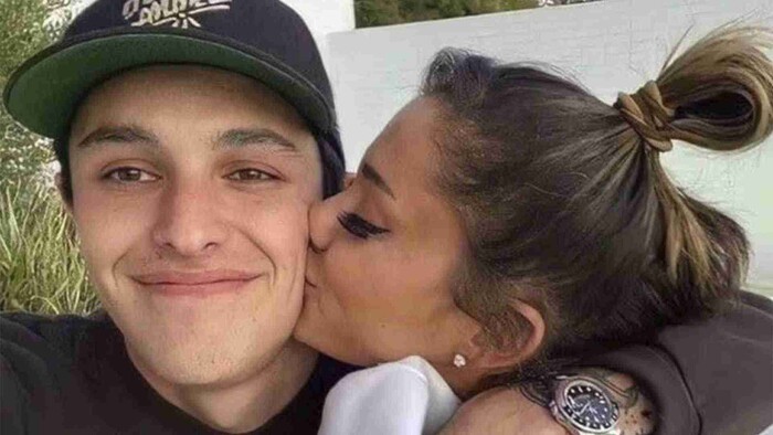 Ariana Grande se divorcia oficialmente de Dalton Gómez 